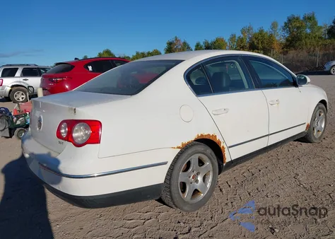 2008 Volkswagen Passat Turbo from USA, damaged, VIN WVWUK93C68E199351